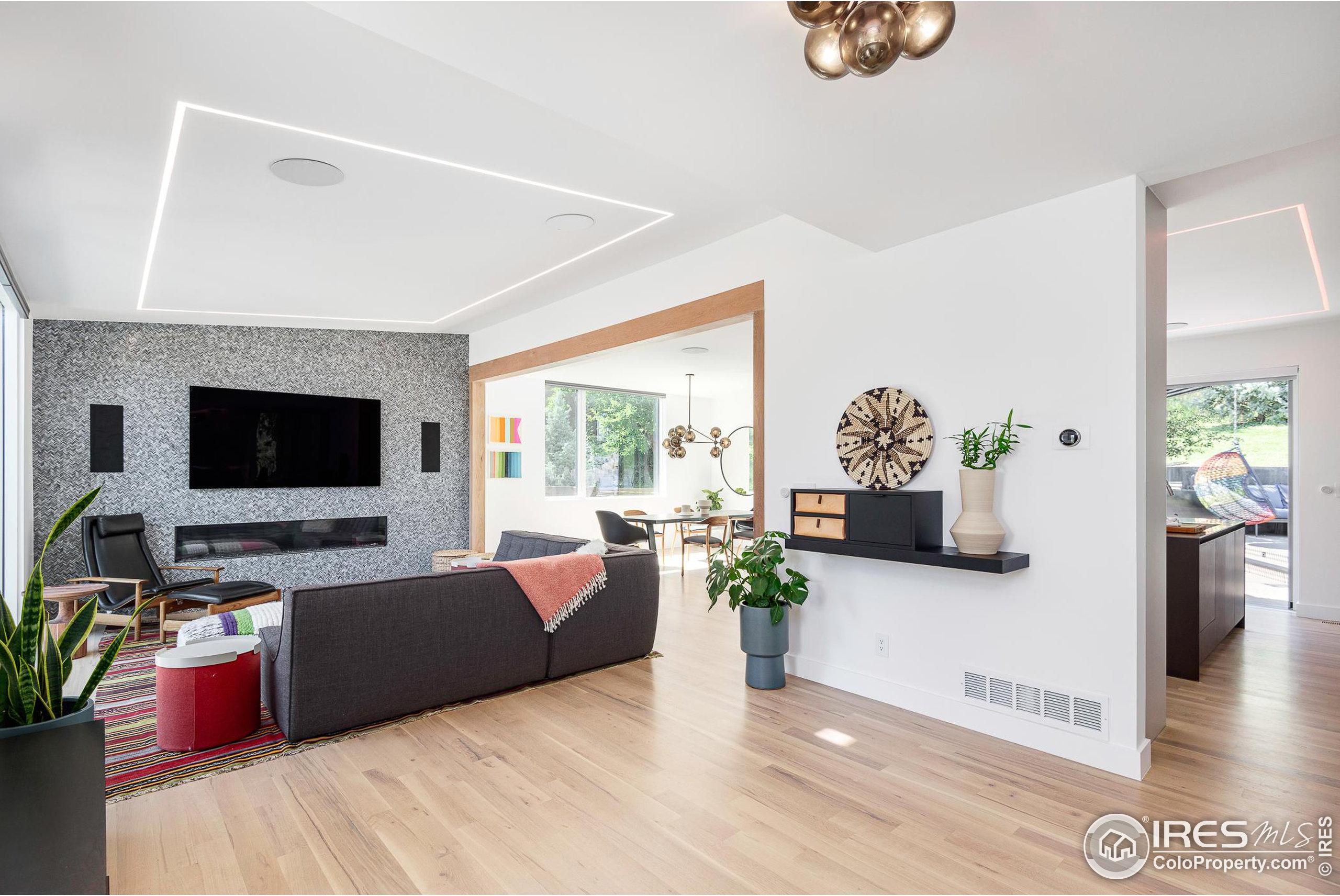 400 Christmas Tree Dr