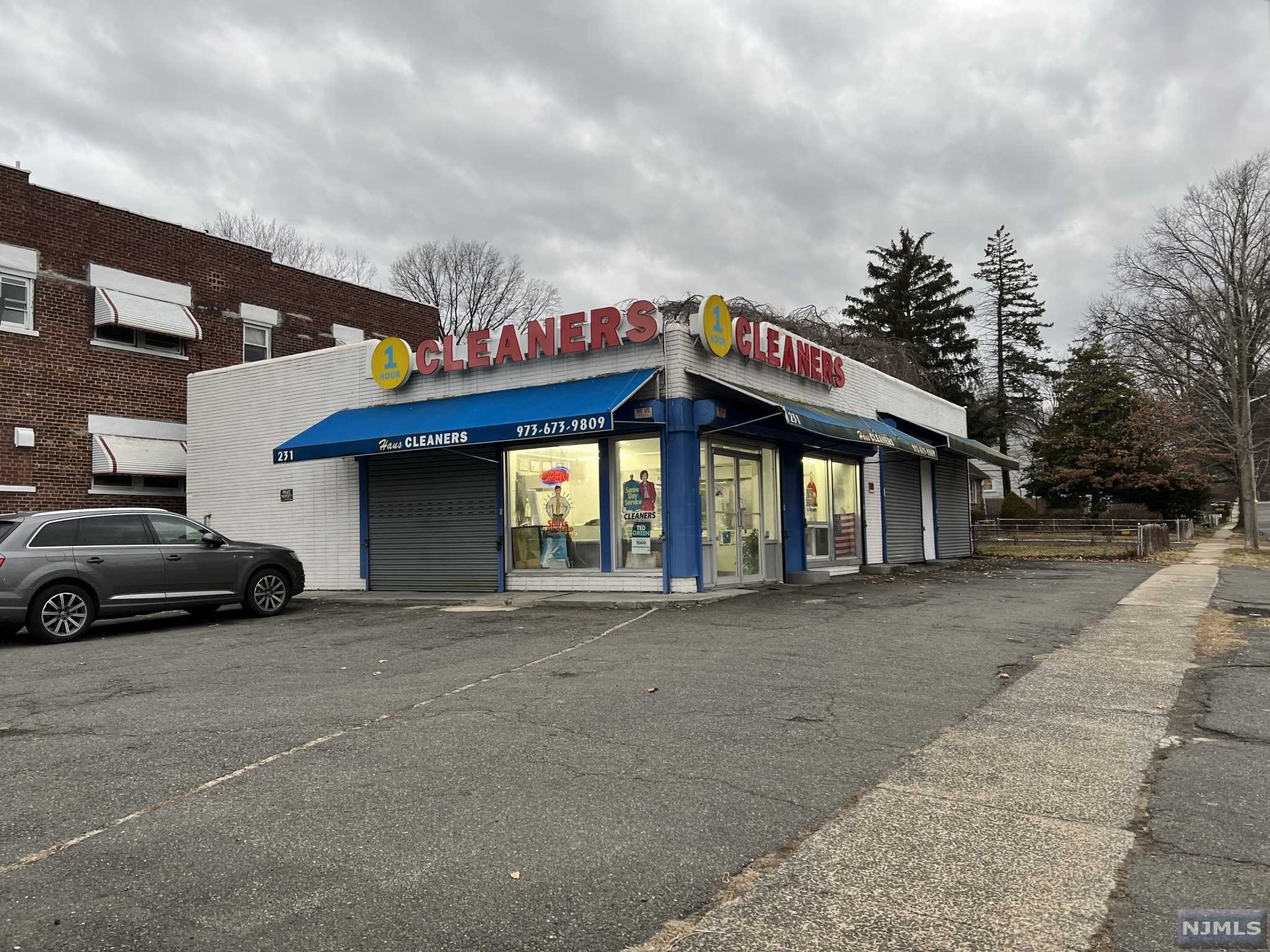 231 Sanford Street,East Orange, NJ 07018