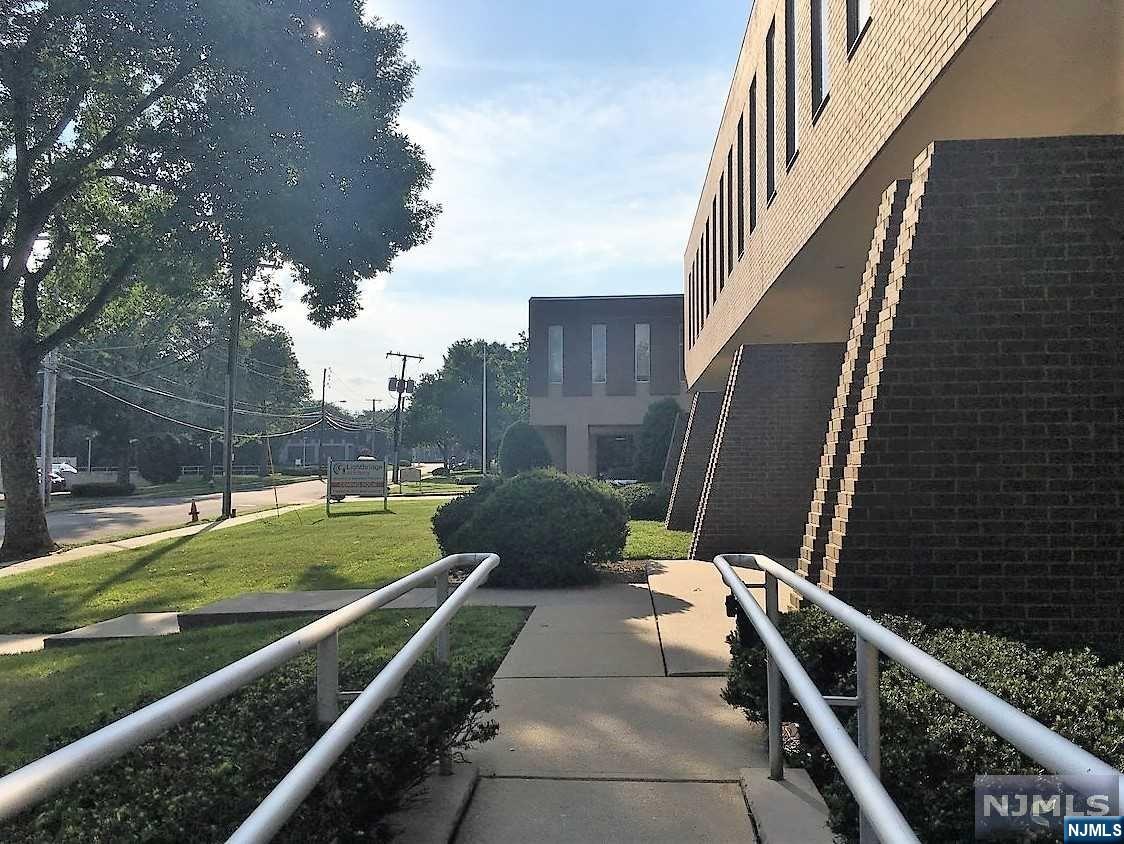 27 Bleeker Street,Millburn, NJ 07041