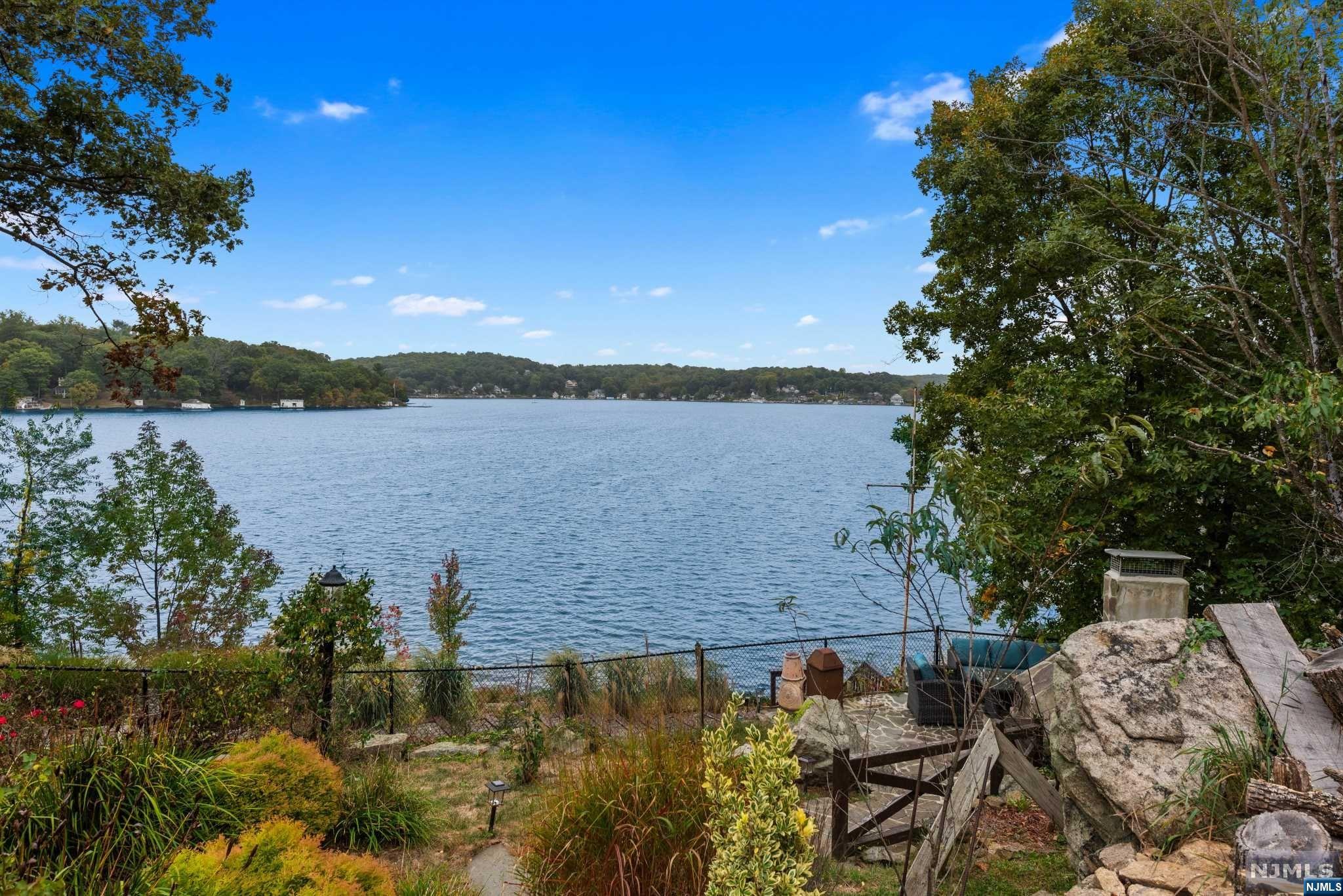 6 Bonaparte Point Road,Hopatcong, NJ 07843