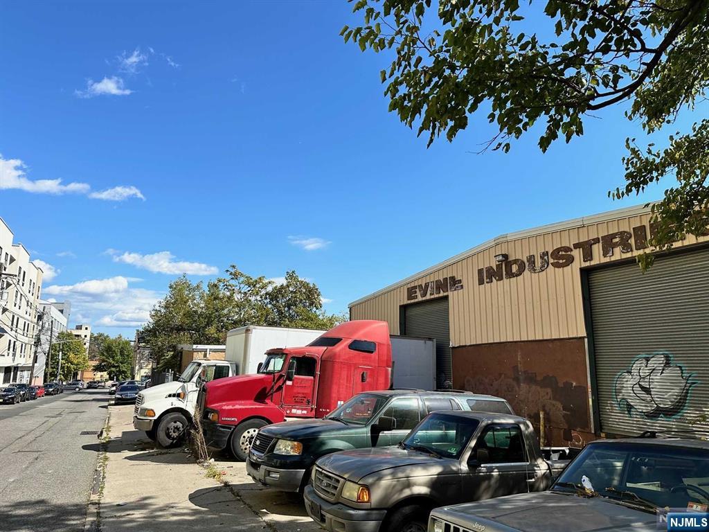 70 – 96 Levine Street,Paterson, NJ 07503