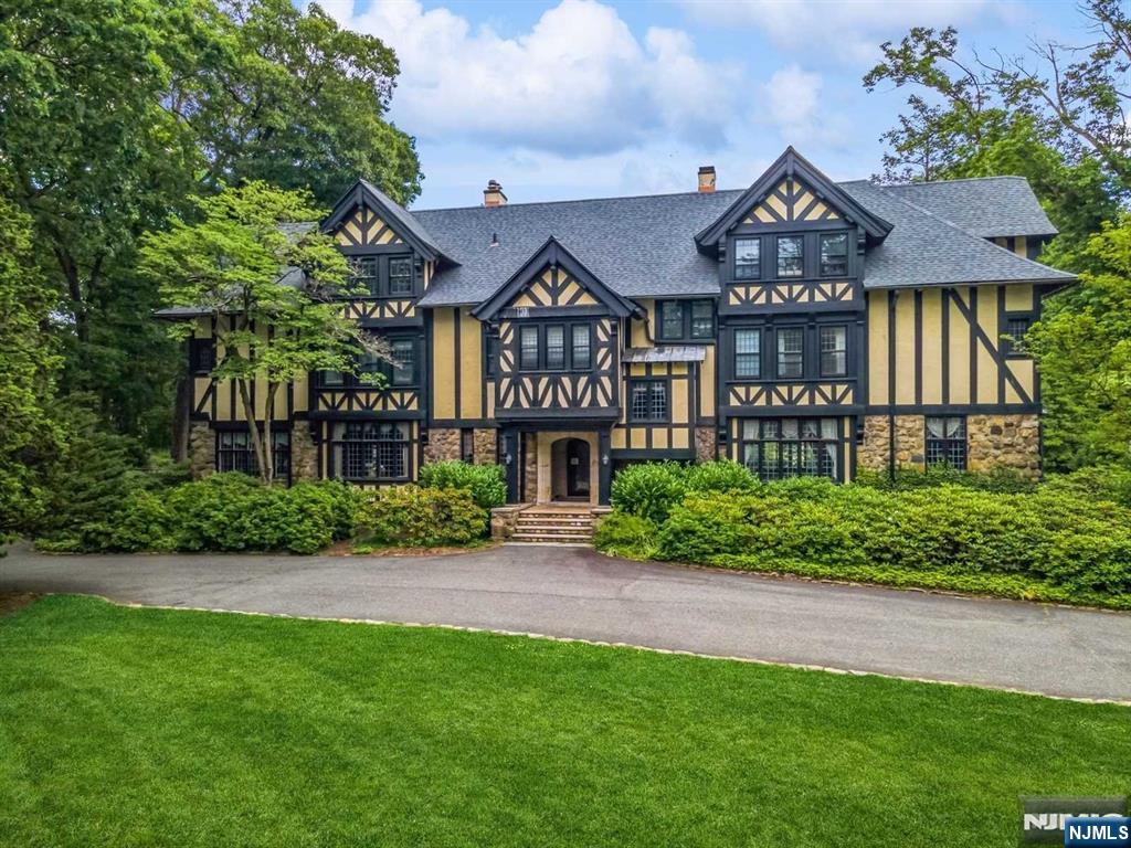 131 Rensselaer Road,Essex Fells, NJ 07021