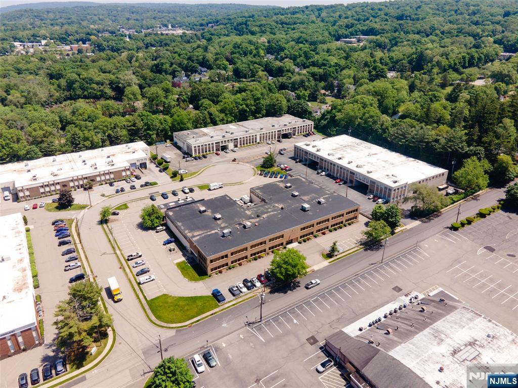 32 Spruce Street,Oakland, NJ 07436