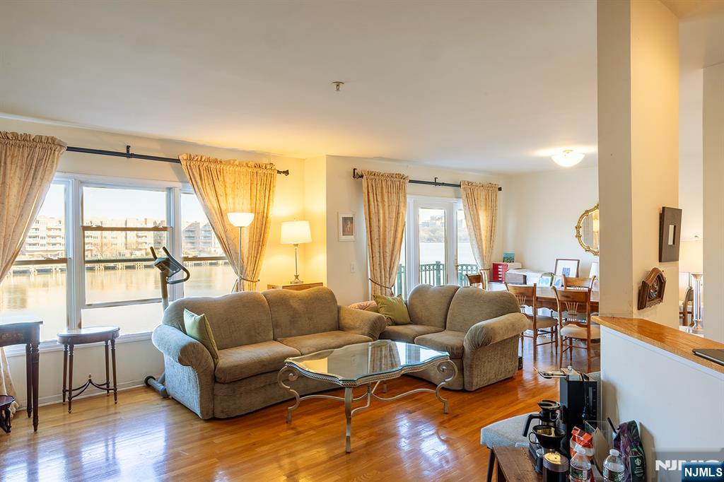 249 The Promenade ,Edgewater, NJ 07020