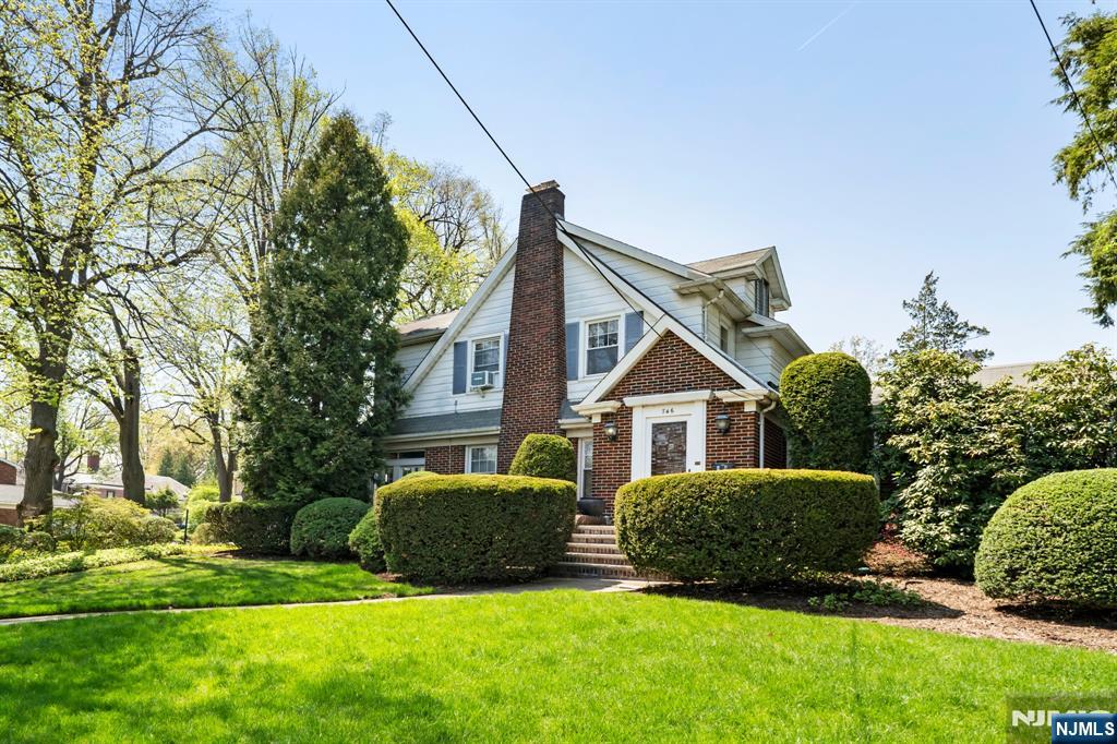 746 Queen Anne Road,Teaneck, NJ 07666