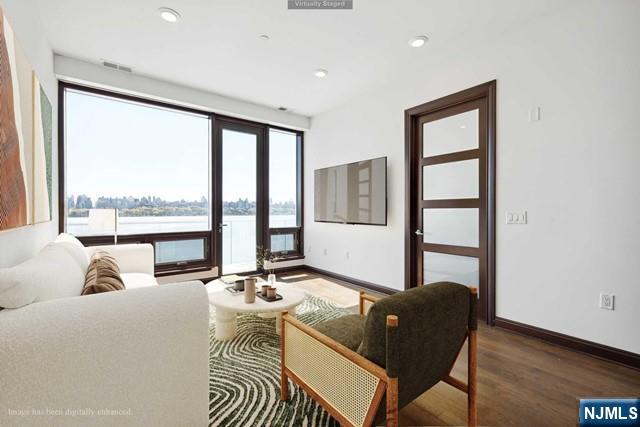 9 Somerset Lane,Edgewater, NJ 07020