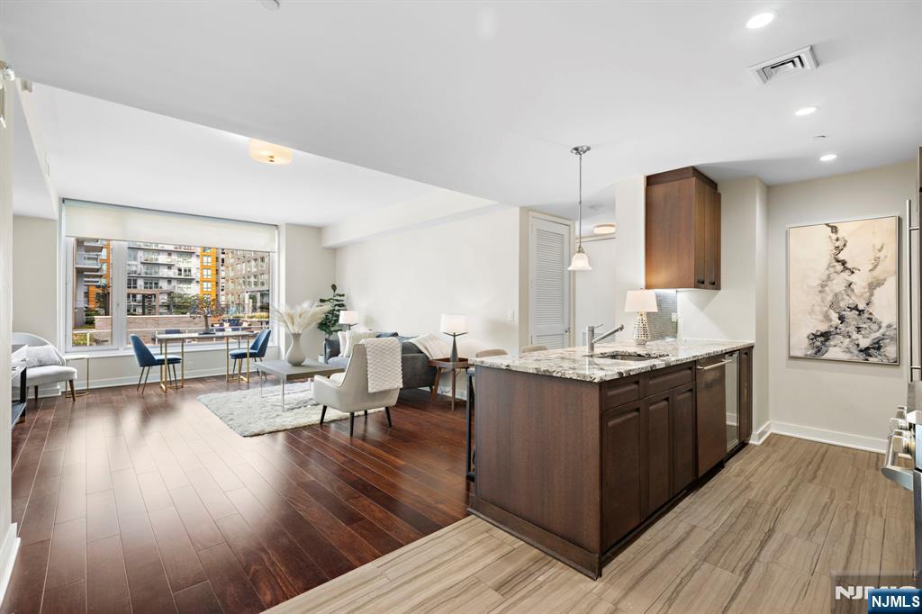 1000 Ave At Port Imperial ,Weehawken, NJ 07086
