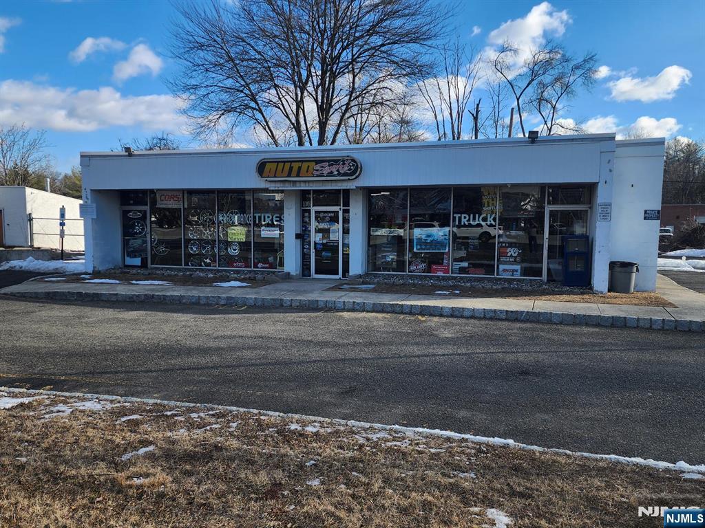 160 Route 17 ,Upper Saddle River, NJ 07458