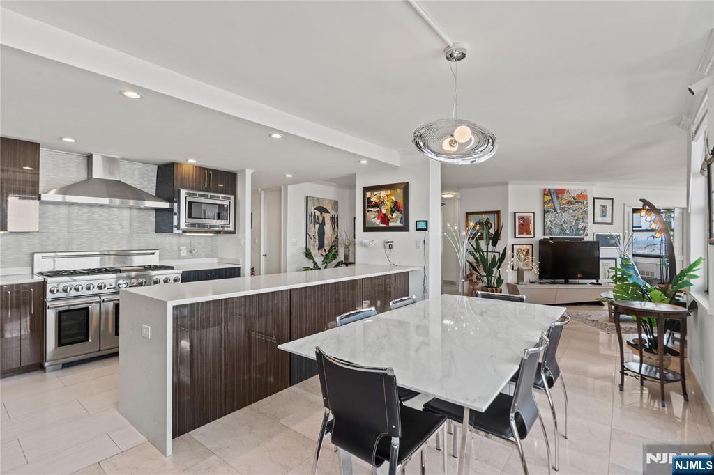 7004 Boulevard East ,Guttenberg, NJ 07093