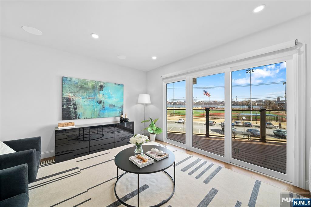 1110 River Road,Edgewater, NJ 07020