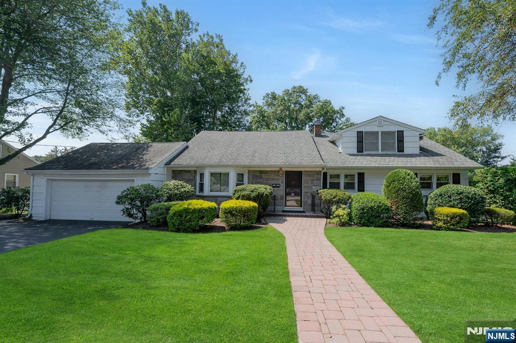 59 Colonial Road,Emerson, NJ 07630
