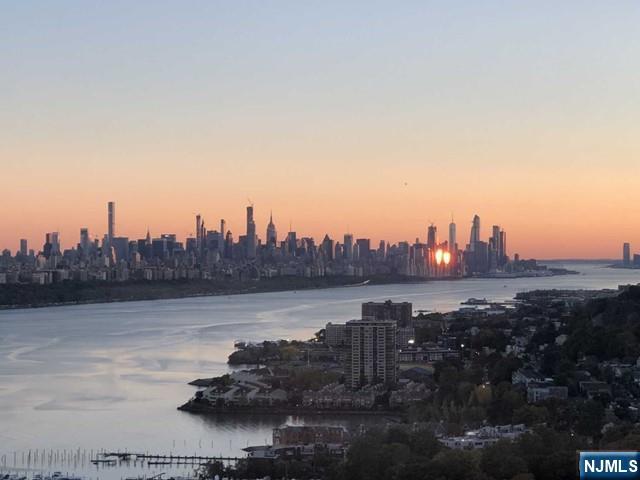 100 Old Palisade Road,Fort Lee, NJ 07024