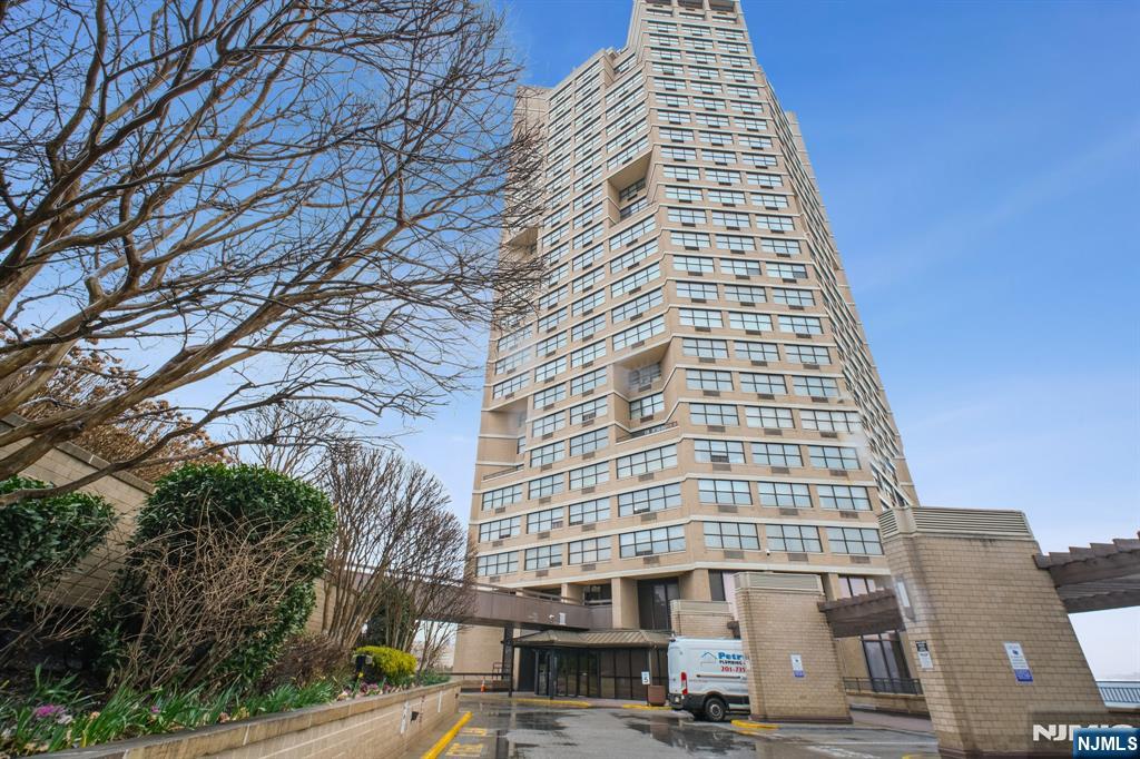 7004 Boulevard East ,Guttenberg, NJ 07093