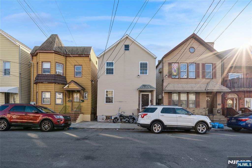 63 Warwick Street,Newark, NJ 07105