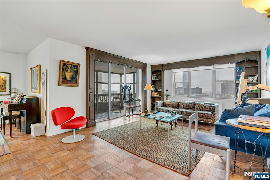 2000 Linwood Avenue,Fort Lee, NJ 07024