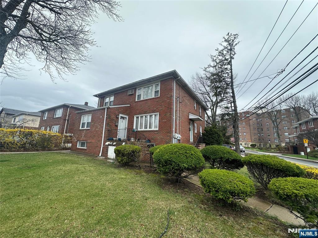 300 Maple Street,Fort Lee, NJ 07024