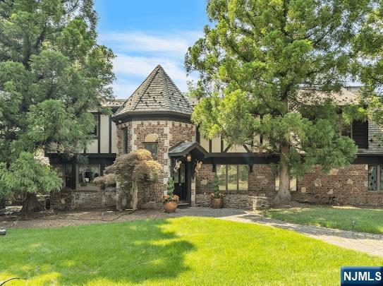 325 Fern Dell Street,Upper Saddle River, NJ 07458