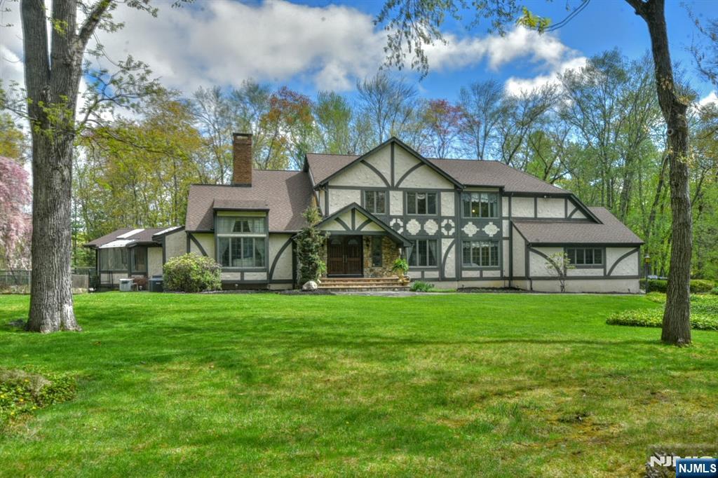 40 Mohegan Trail,Saddle River, NJ 07458