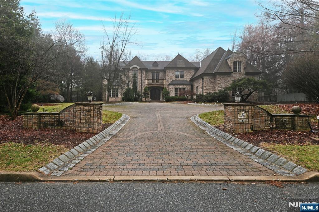 22 Pembroke Trail,Upper Saddle River, NJ 07458