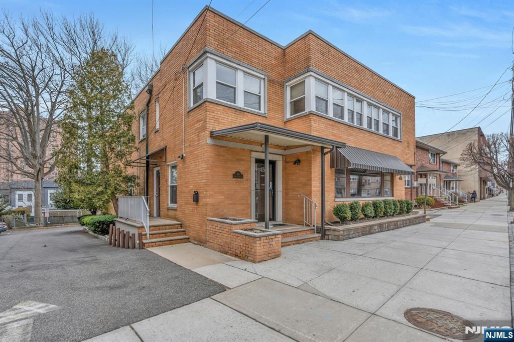 574 Anderson Avenue,Cliffside Park, NJ 07010