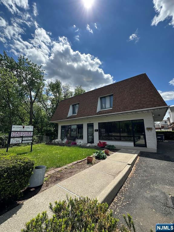 554 Mola Boulevard,Elmwood Park, NJ 07407