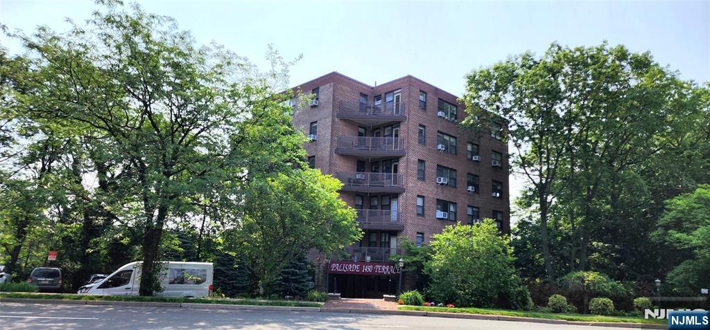 1450 Palisade ,Fort Lee, NJ 07024