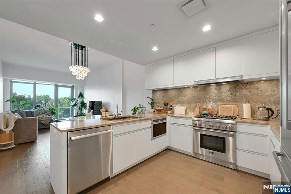 320 Adolphus Avenue,Cliffside Park, NJ 07010