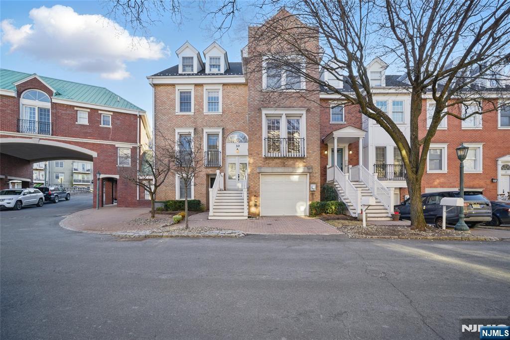 30 Half Moon Isle,Jersey City, NJ 07305