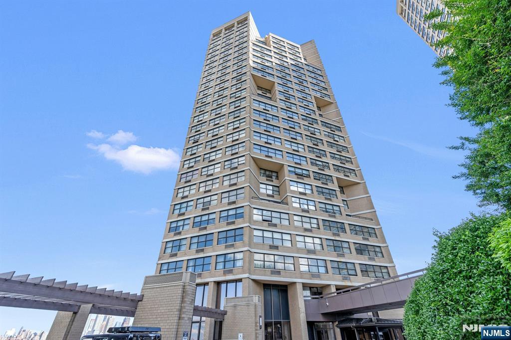 7002 Boulevard East ,Guttenberg, NJ 07093