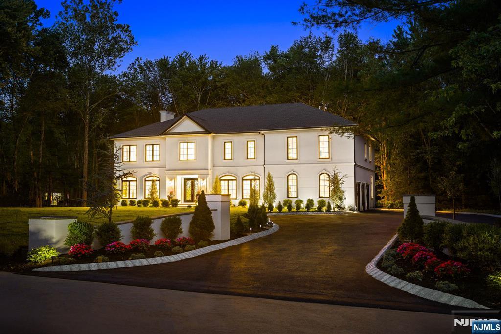 16 Old Farms Road,Saddle River, NJ 07458