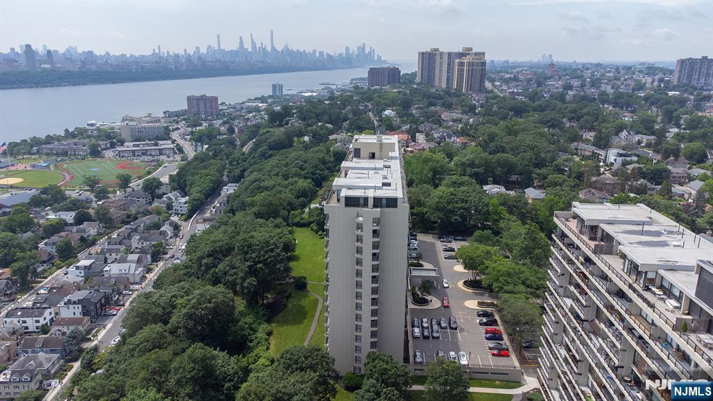 1 Horizon ,Fort Lee, NJ 07024
