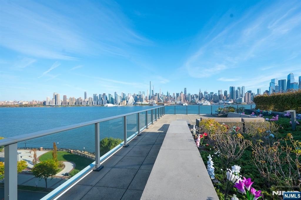 1200 Avenue Port Imp ,Weehawken, NJ 07086