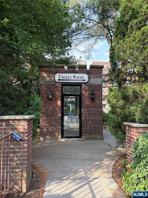 100 Palisade Avenue,Englewood, NJ 07631