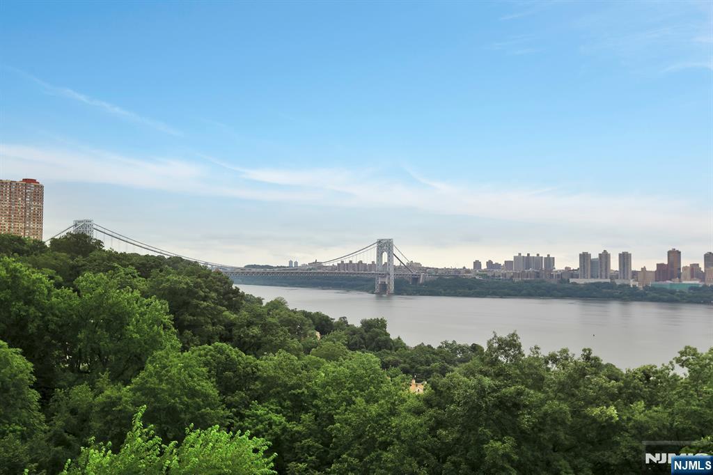 4 Horizon Road,Fort Lee, NJ 07024