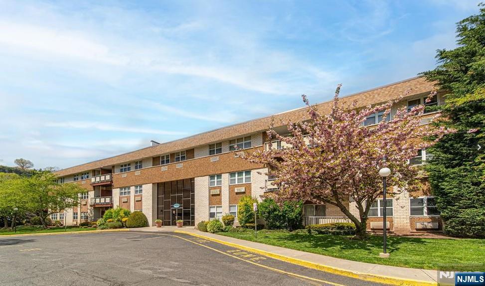 1111 River Road,Edgewater, NJ 07020