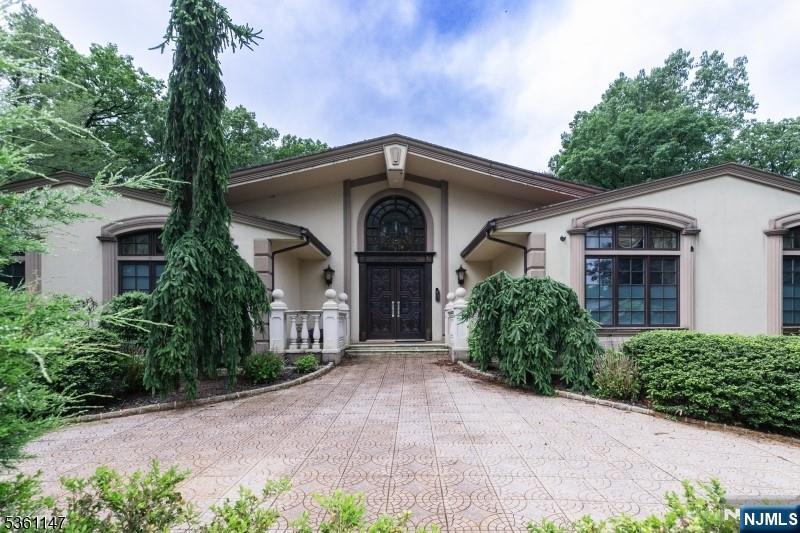 8 Driftwood Drive,Livingston, NJ 07039