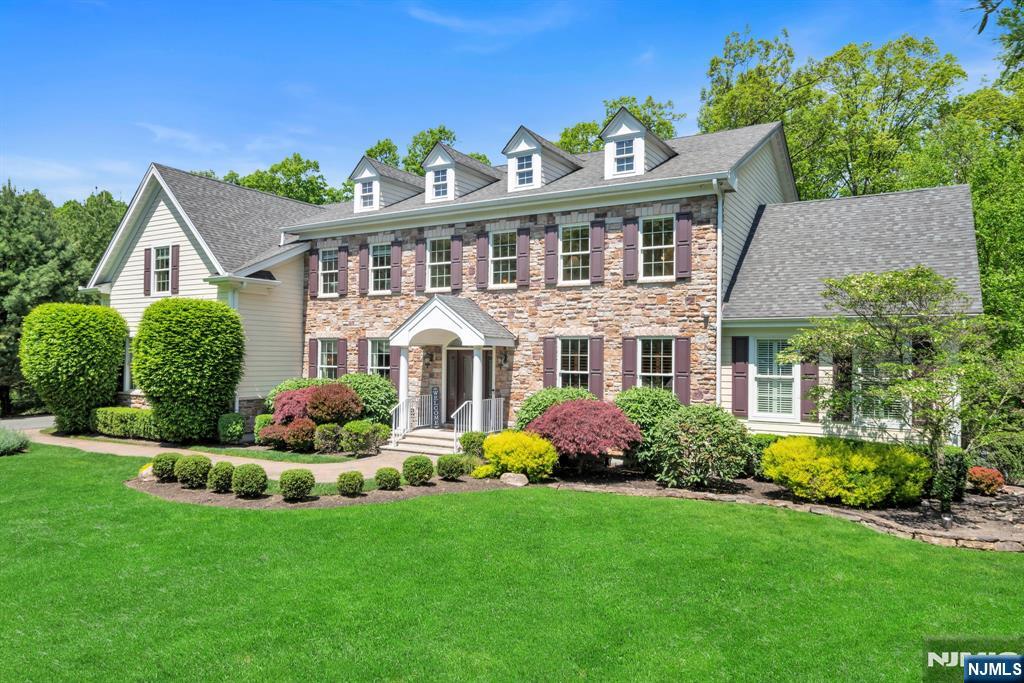 28 Arbor Road,North Caldwell, NJ 07006