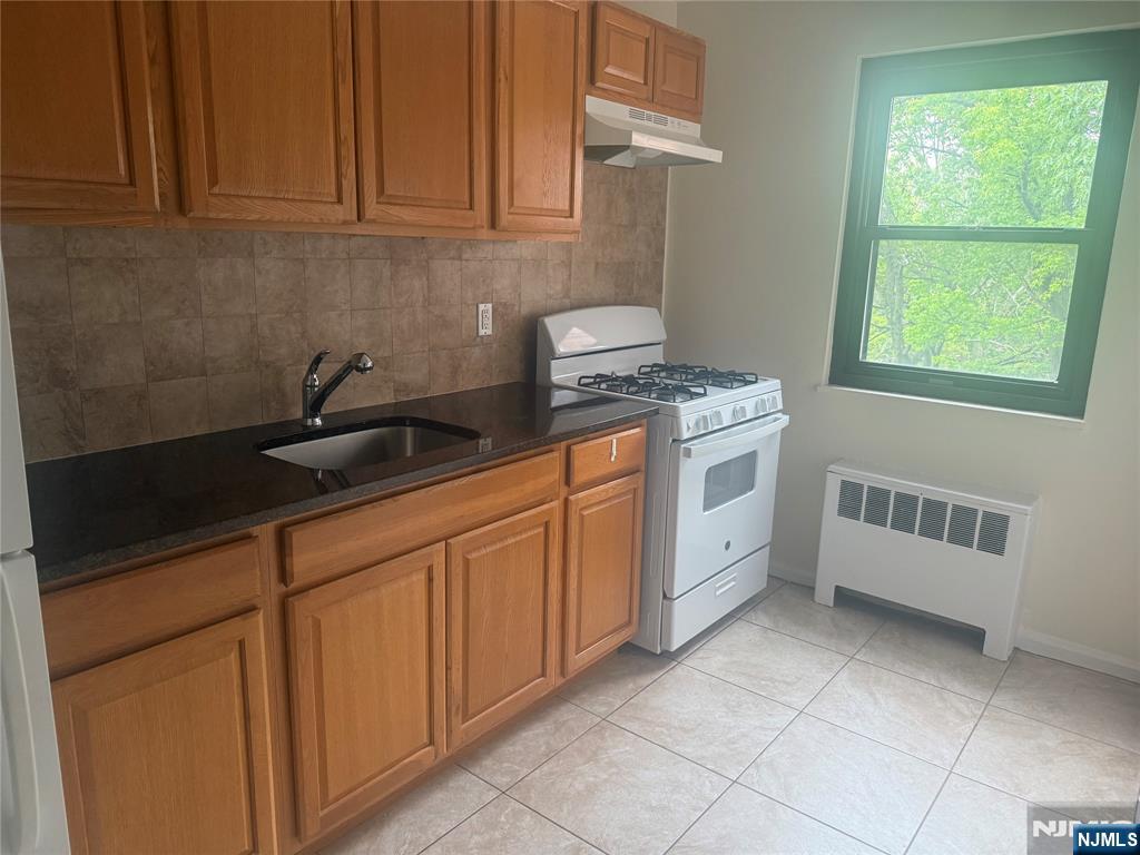 2329 Hudson ,Fort Lee, NJ 07024