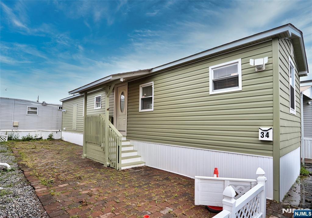 34 Helen Drive,Moonachie, NJ 07074