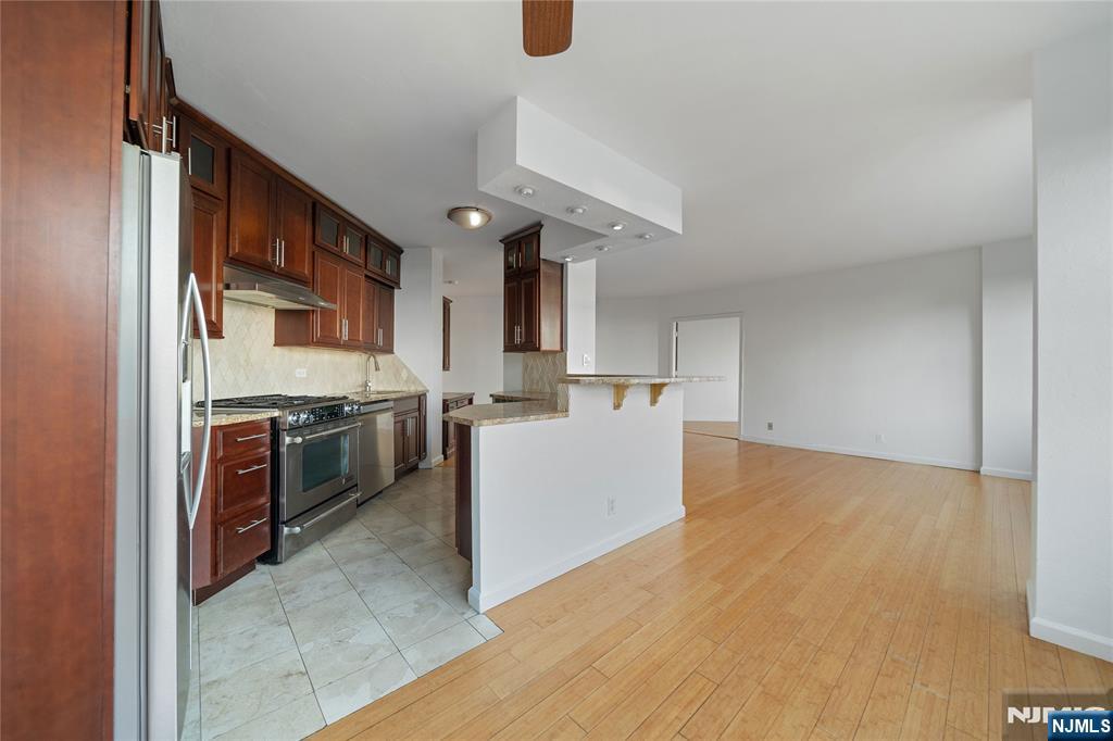 7000 Blvd ,Guttenberg, NJ 07093