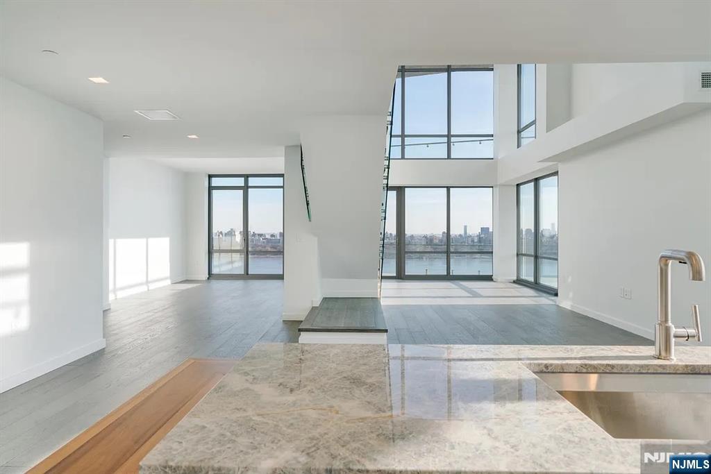 320 Adolphus Avenue,Cliffside Park, NJ 07010
