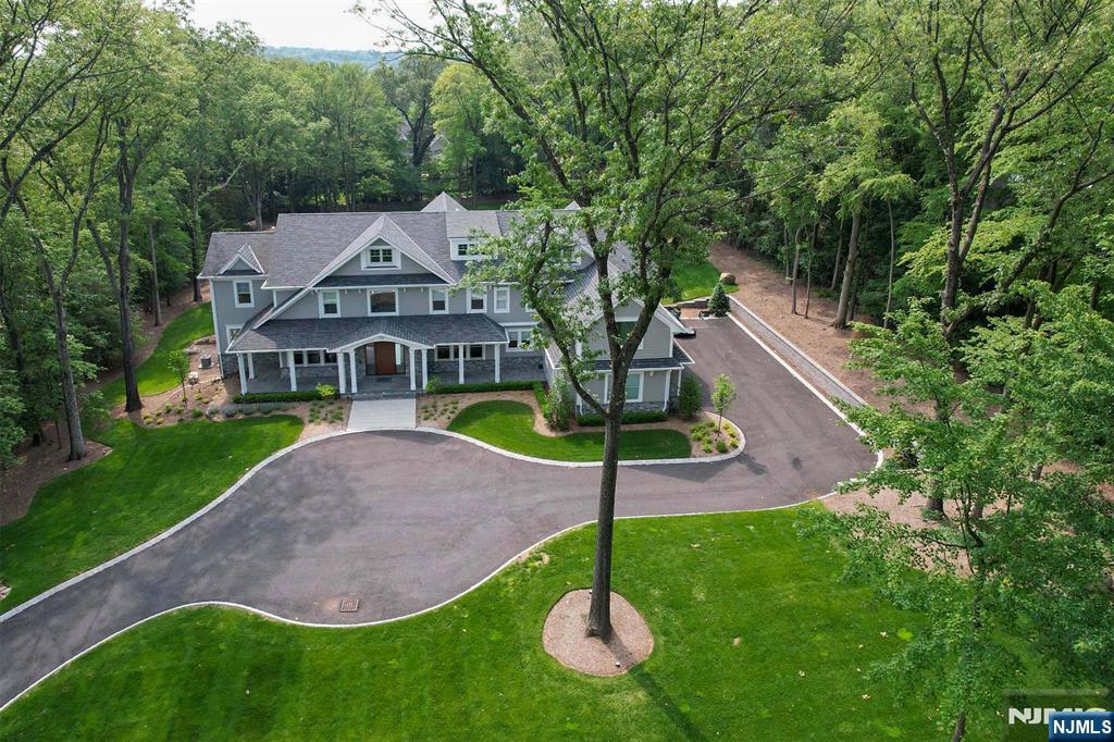 789 Colonial Road,Franklin Lakes, NJ 07417
