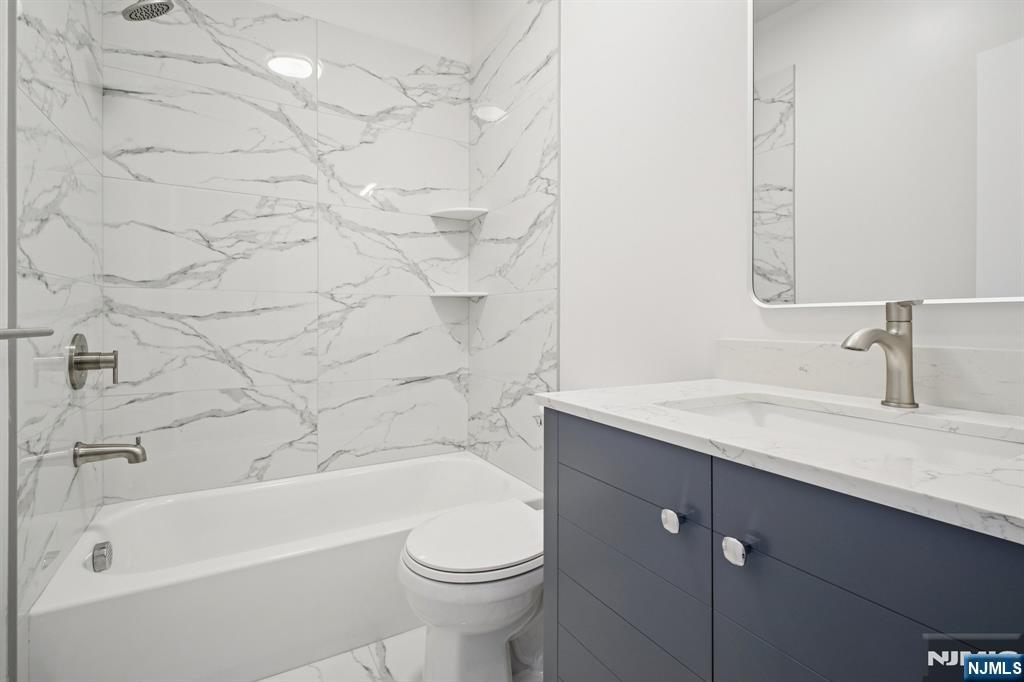 142 Maple Avenue,Montclair, NJ 07042