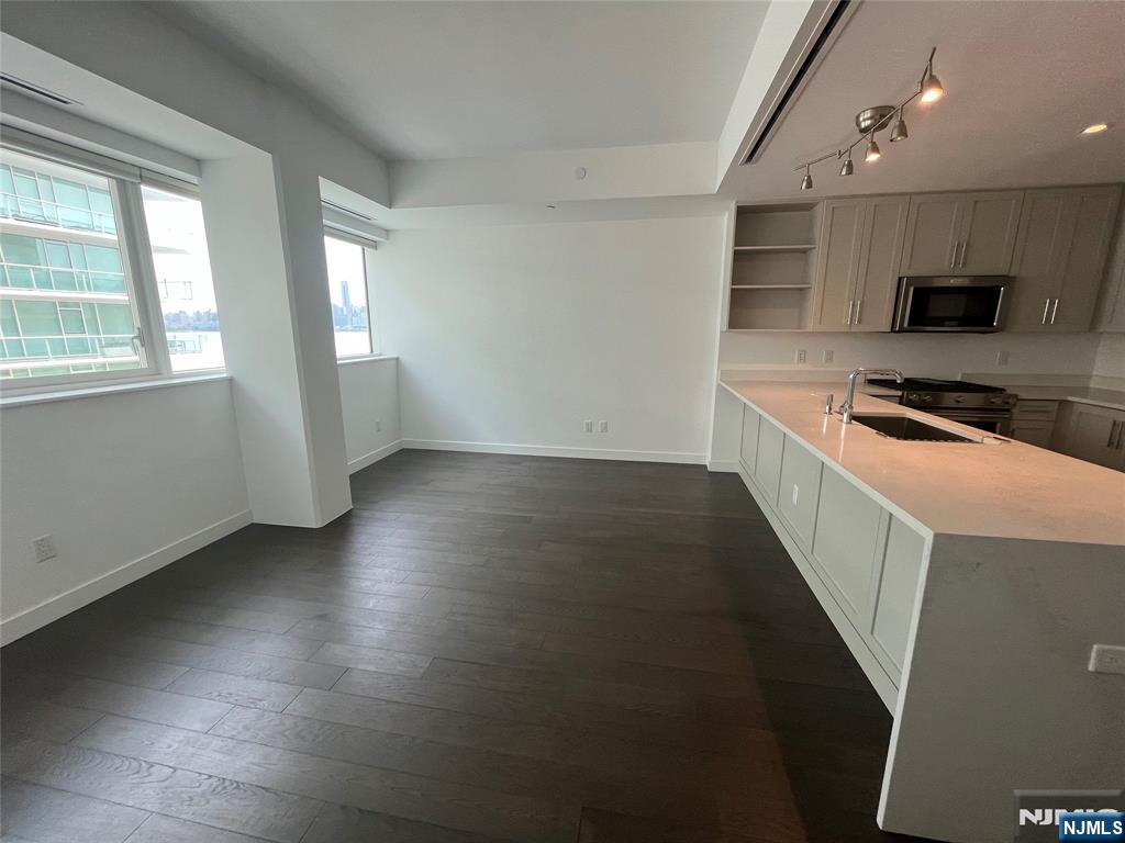 800 Ave At Port Imperial ,Weehawken, NJ 07086