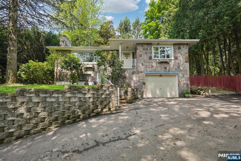 8 Sophia Street,Bloomingdale, NJ 07403