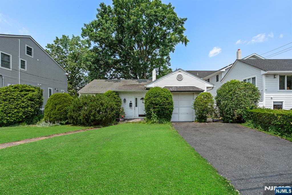 8 Hampton Road,Clifton, NJ 07012
