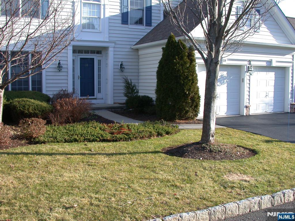 114 White Pine Court,Paramus, NJ 07652