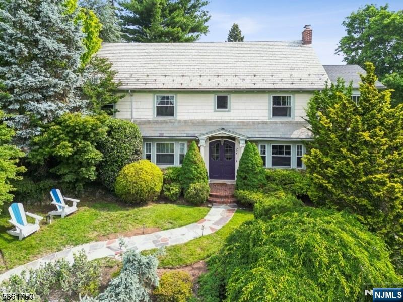 27 Fairway Drive,West Orange, NJ 07052