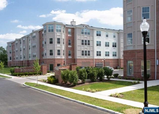 498 Van Bussum Avenue,Saddle Brook, NJ 07663