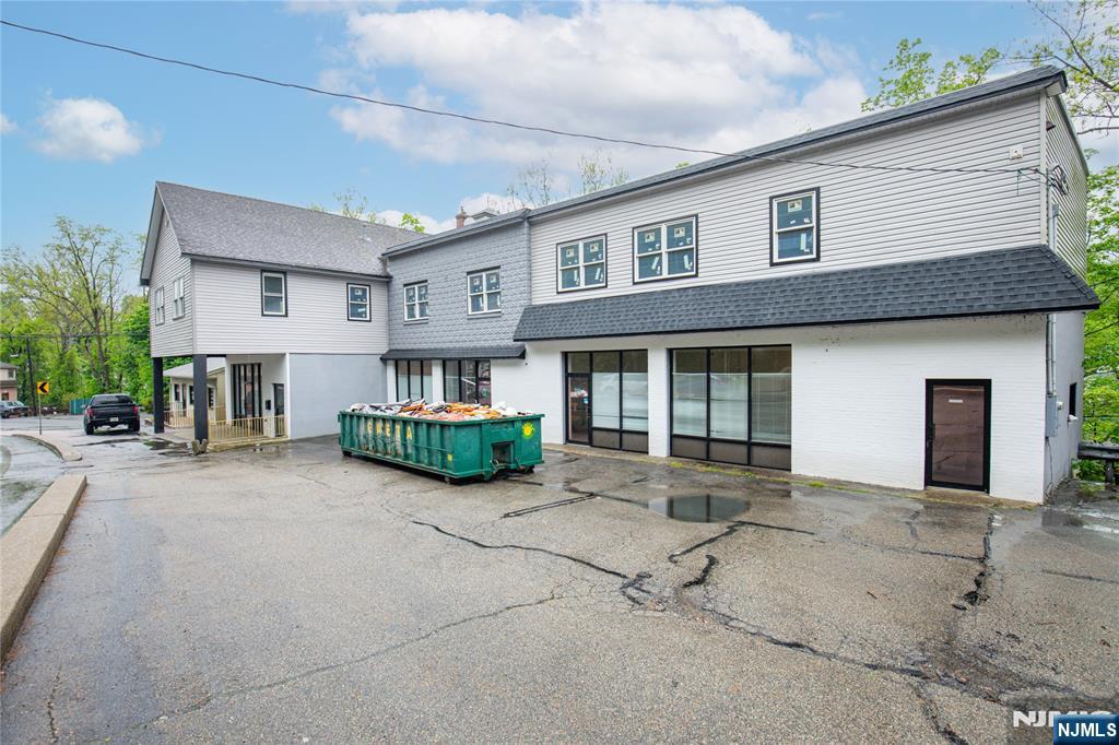 15 Hamburg Turnpike,Bloomingdale, NJ 07403